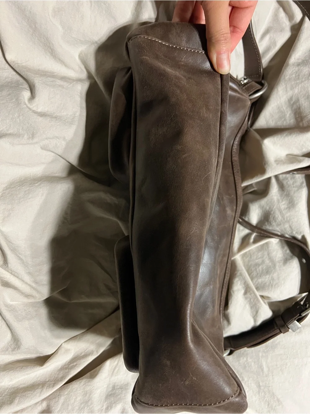 Marge Sherwood Outpocket Hobo bag in Washed Brown Pull-up leather